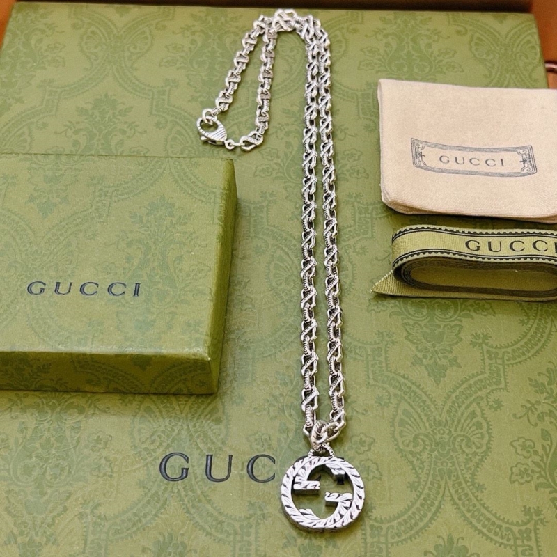 G*u*i necklaces